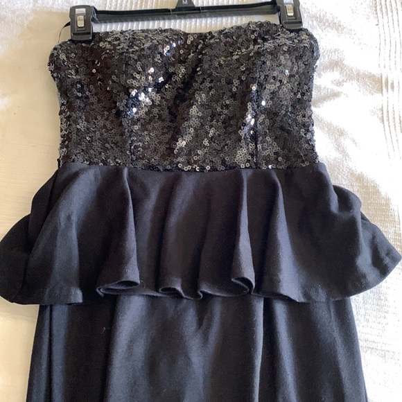 F21 Strapless Sequined Dress - Picture 6 of 10